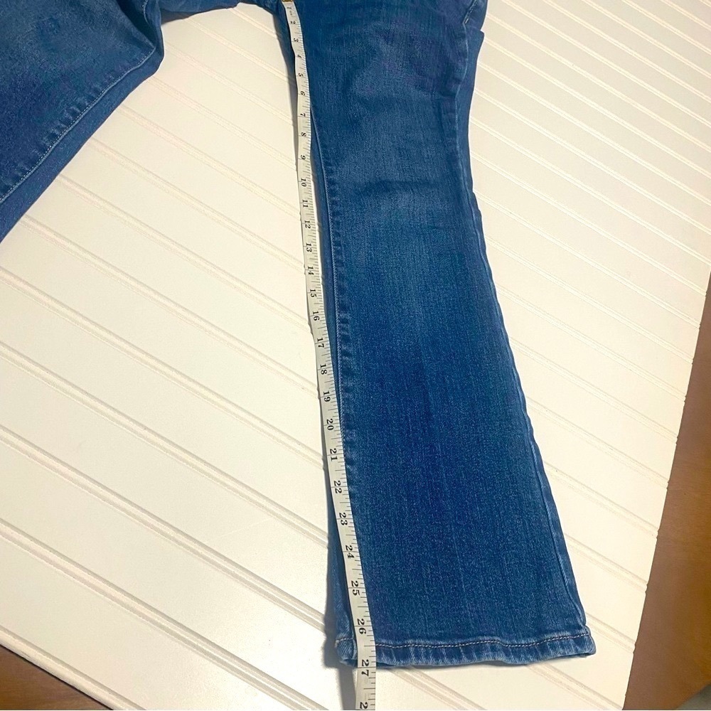 Old Navy High Rise Flare Built in Touch Adjustable Waist Jeans size 14 - Picture 3 of 11